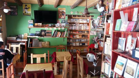 Punto y Coma Libros Cafe Musica