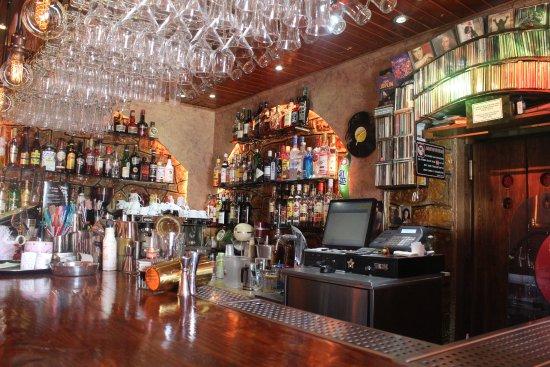 Boom Boom Cocktail Bar