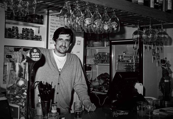 Los Claveles Tavern & Music