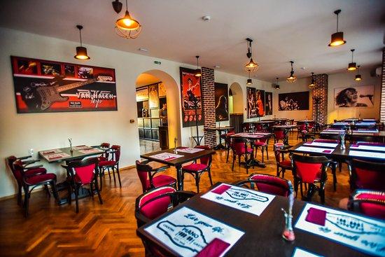 Piano Cocktail Gastro Pub