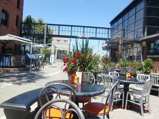 Jack's Cannery Bar and Oyster Pier