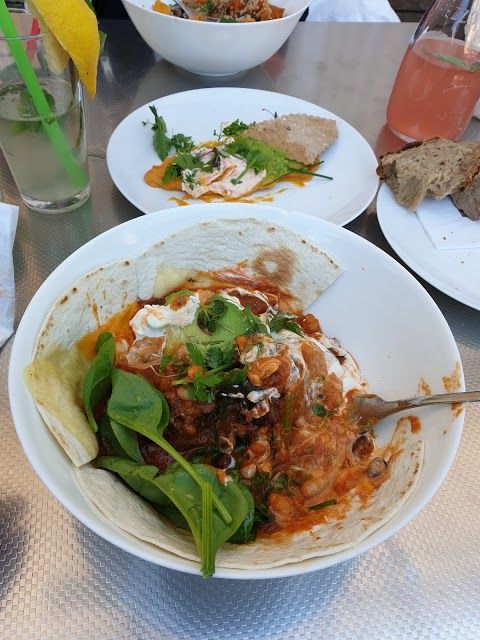 HALLE Cafe Restaurant