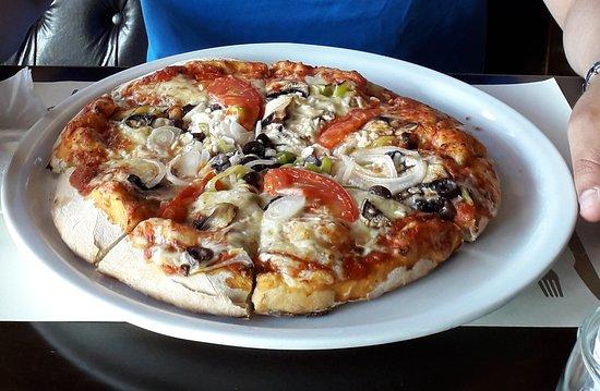 Sunday's Pizza Kouzina Bar