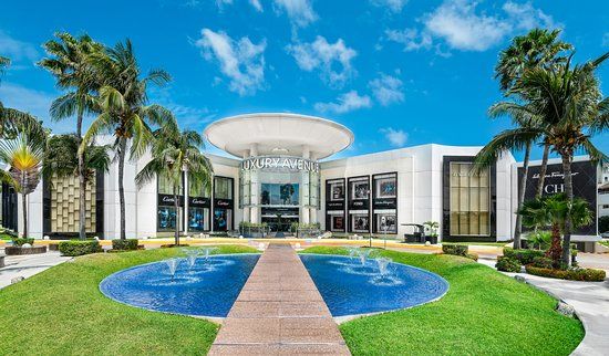 Luxury Avenue Cancún