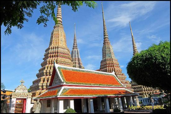 Phra Maha Chedi Si Rajakarn